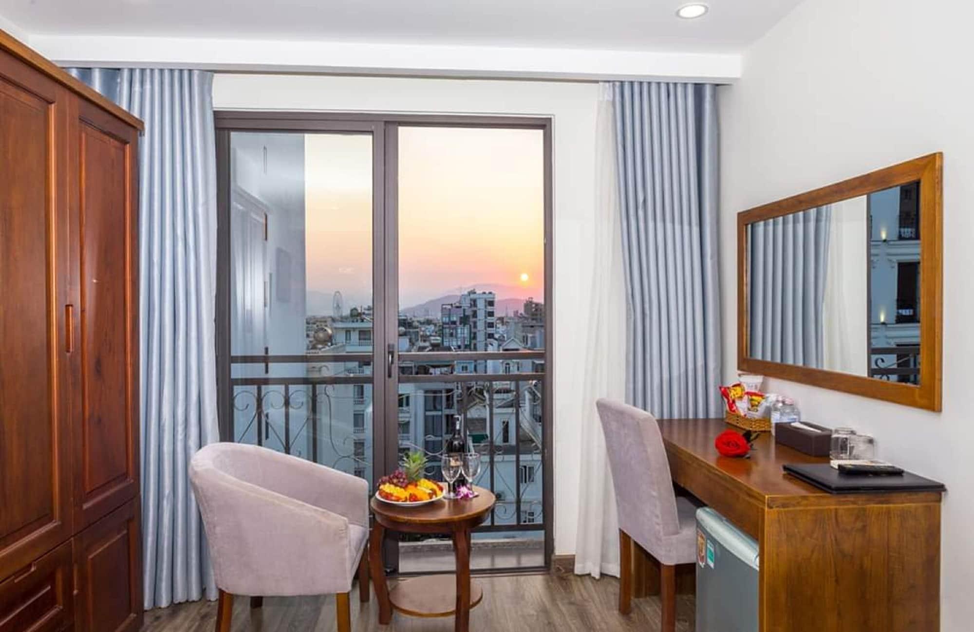 Royal Charm Hotel Da Nang Buitenkant foto