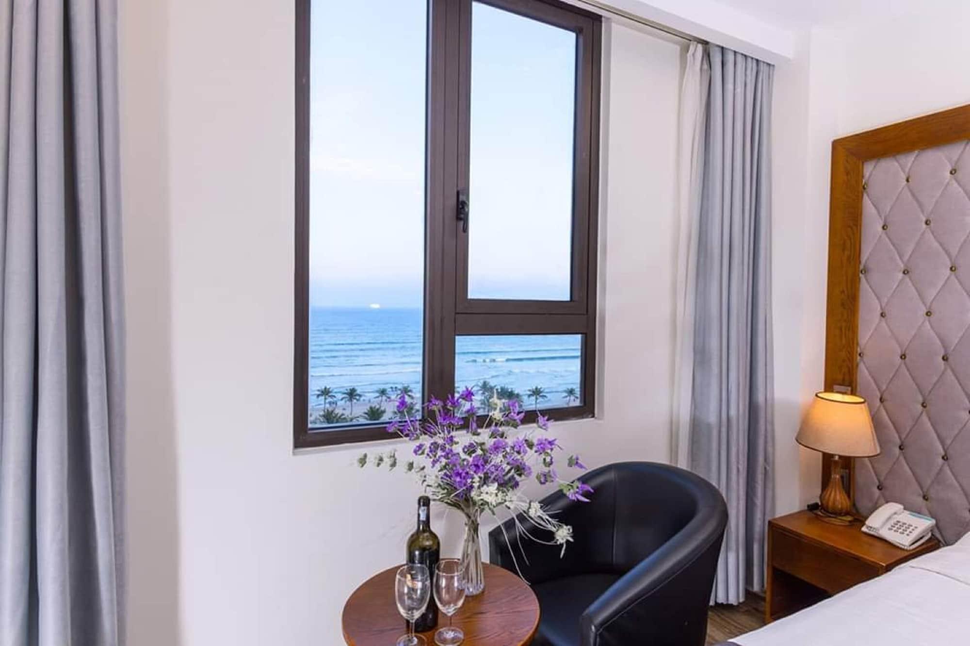 Royal Charm Hotel Da Nang Buitenkant foto