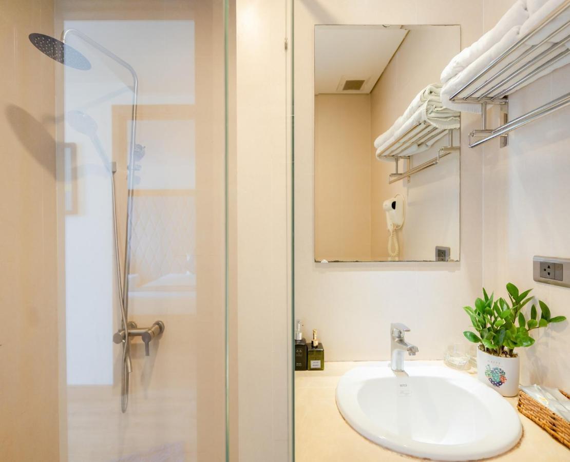 Royal Charm Hotel Da Nang Buitenkant foto