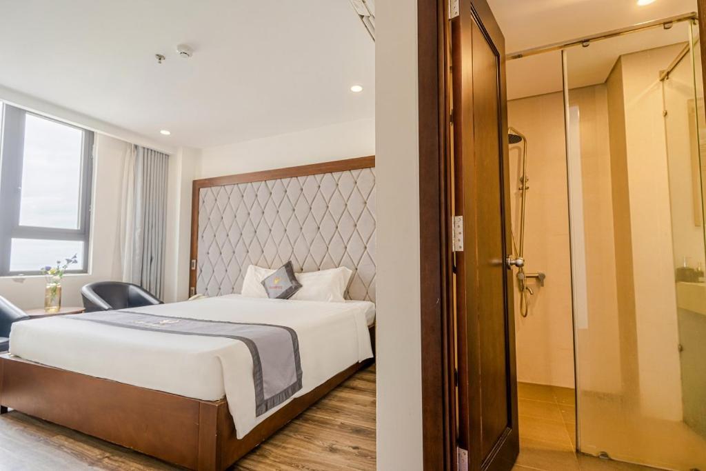 Royal Charm Hotel Da Nang Buitenkant foto